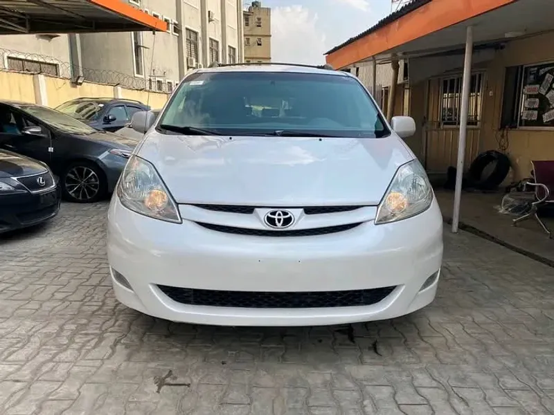 Main image of 2008 Toyota Sienna XLE
