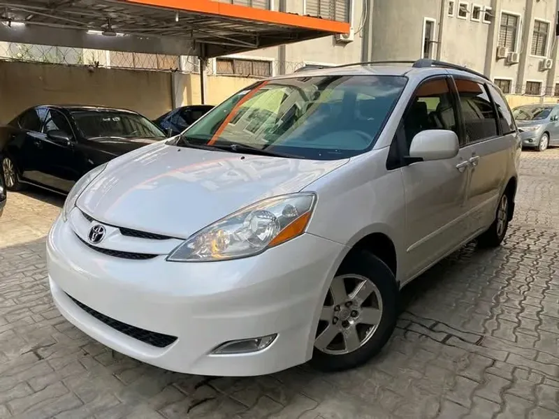 Thumbnail 4 of 2008 Toyota Sienna XLE