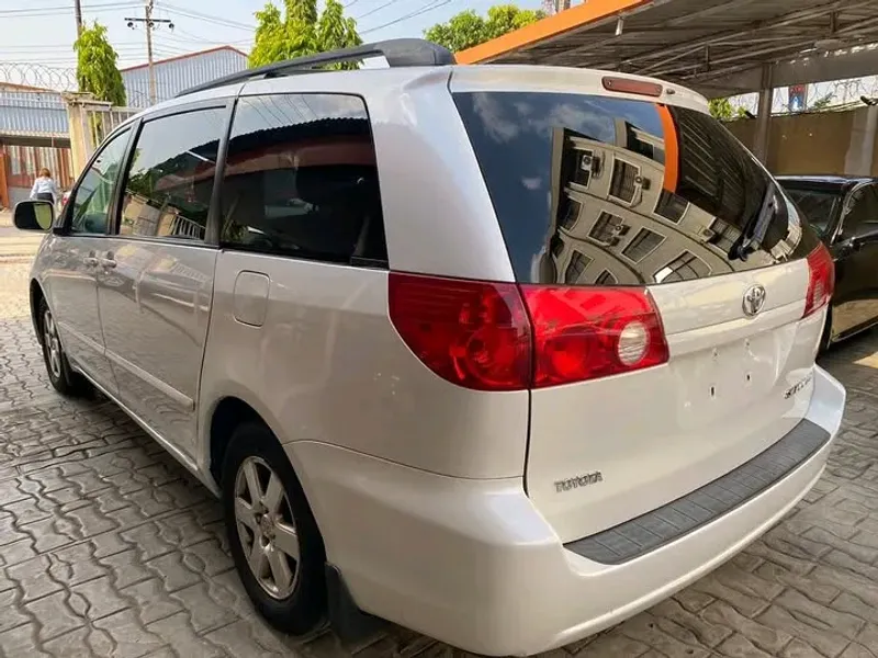 Thumbnail 5 of 2008 Toyota Sienna XLE