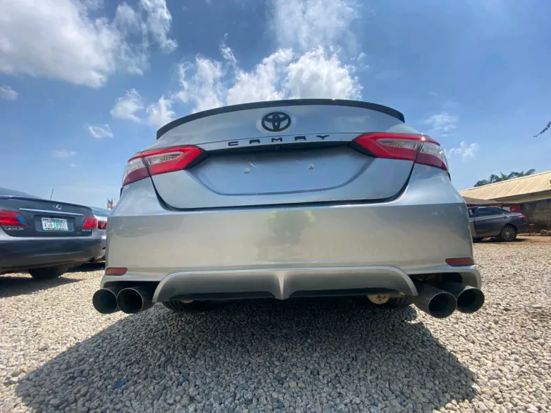 Thumbnail 2 of 2020 Toyota Camry SE
