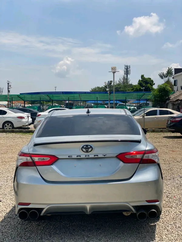 Thumbnail 4 of 2020 Toyota Camry SE