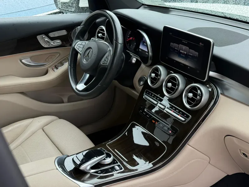 Thumbnail 4 of 2017 MERCEDES-BENZ GLC-Class