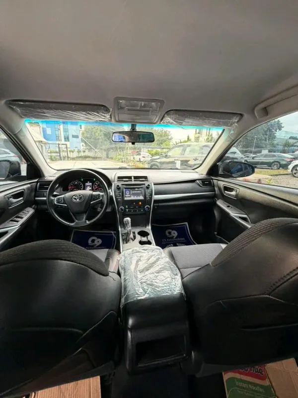 Thumbnail 3 of 2016 Toyota Camry SE