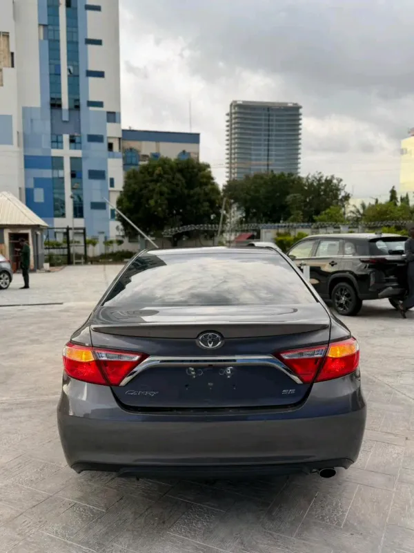Thumbnail 7 of 2016 Toyota Camry SE