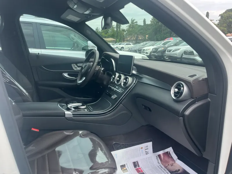 Thumbnail 4 of 2017 Mercedes-Benz GLC-Class
