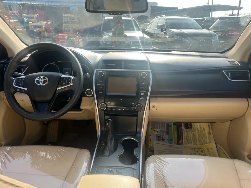 Thumbnail 6 of 2016 Toyota Camry