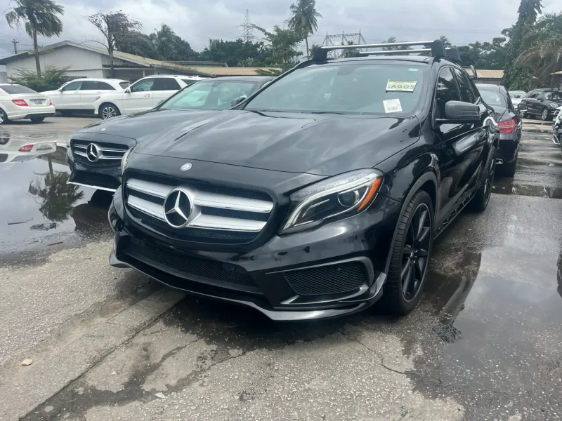Thumbnail 3 of 2015 Mercedes-Benz GLA-Class