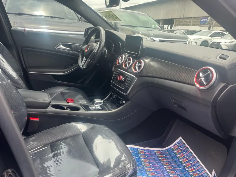 Thumbnail 4 of 2015 Mercedes-Benz GLA-Class