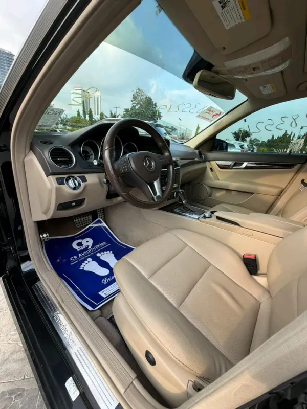 Thumbnail 4 of 2014 Mercedes-Benz C-Class C300