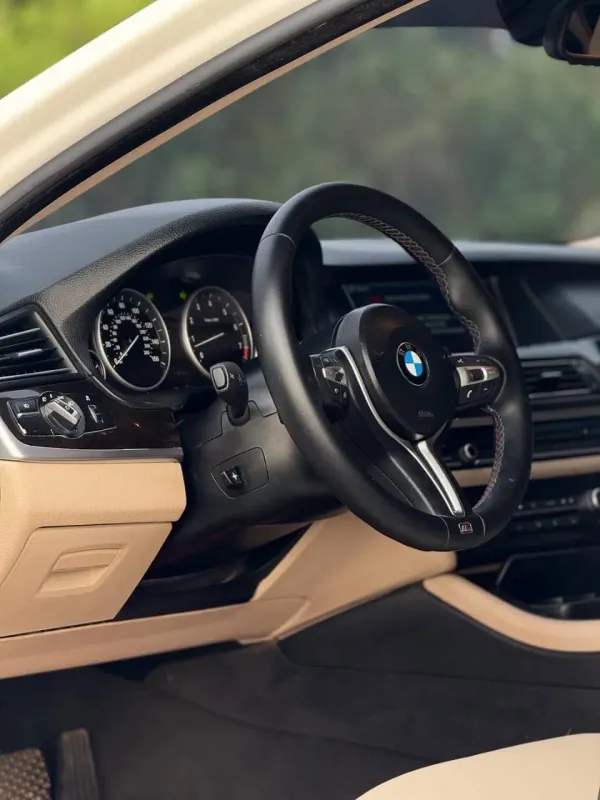 Thumbnail 4 of 2016 BMW 5 Series