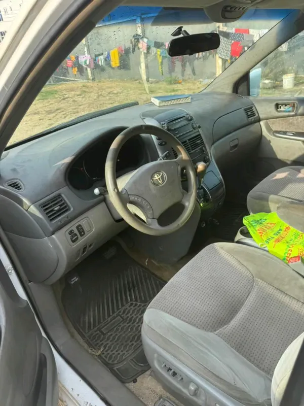 Main image of 2006 TOYOTA Sienna