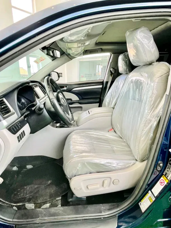 Thumbnail 5 of 2015 TOYOTA Highlander XLE