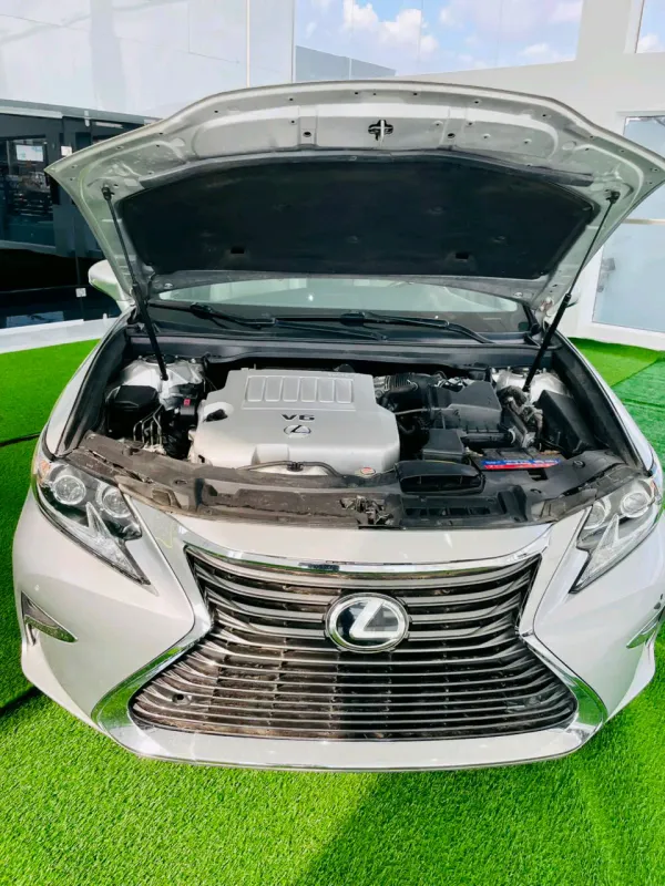 Thumbnail 3 of 2014 LEXUS ES 350