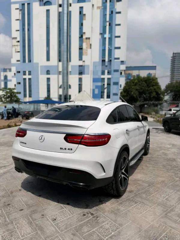 Thumbnail 7 of 2018 Mercedes-Benz GLE-Class