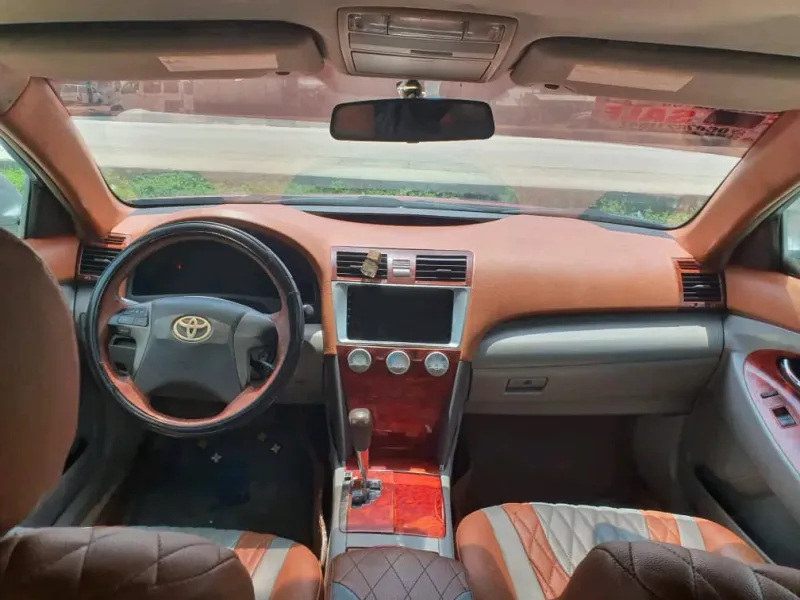 Thumbnail 4 of 2010 Toyota Camry LE