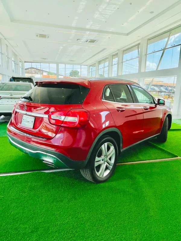 Thumbnail 2 of 2015 MERCEDES-BENZ GLA-Class