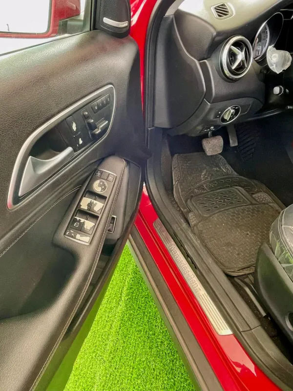 Thumbnail 6 of 2015 MERCEDES-BENZ GLA-Class