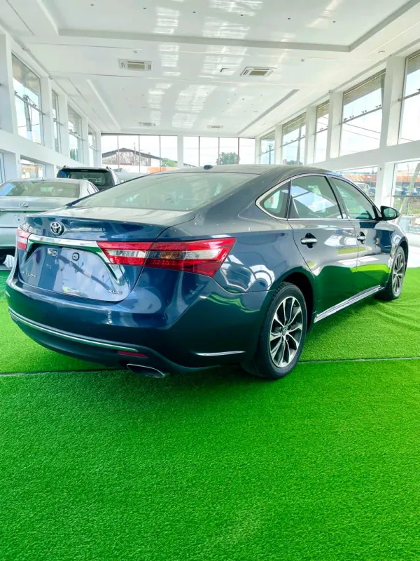 Main image of 2017 TOYOTA Avalon XLE