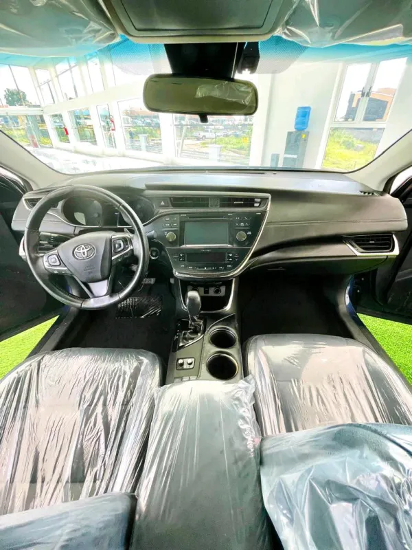 Thumbnail 3 of 2017 TOYOTA Avalon XLE