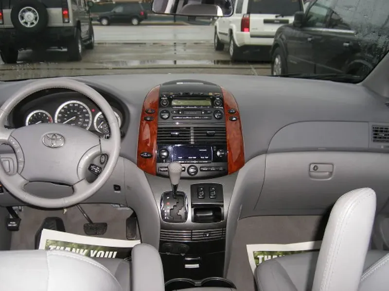 Thumbnail 5 of 2006 Toyota Sienna SE