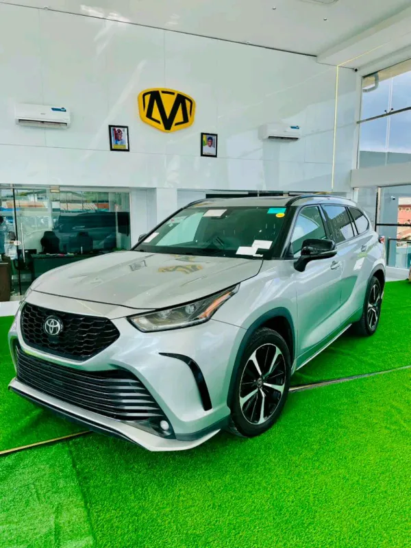 Main image of 2022 TOYOTA Highlander XSE