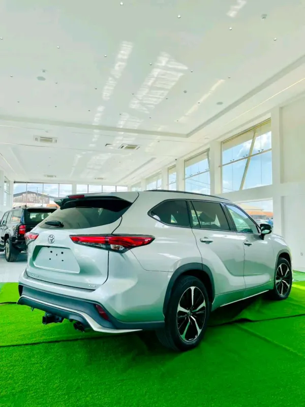 Thumbnail 2 of 2022 TOYOTA Highlander XSE