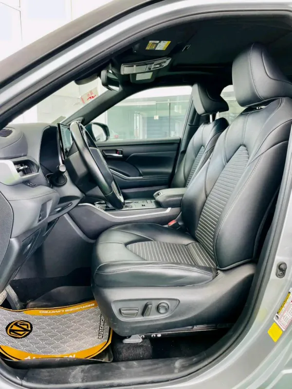 Thumbnail 4 of 2022 TOYOTA Highlander XSE