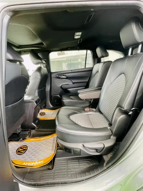 Thumbnail 7 of 2022 TOYOTA Highlander XSE