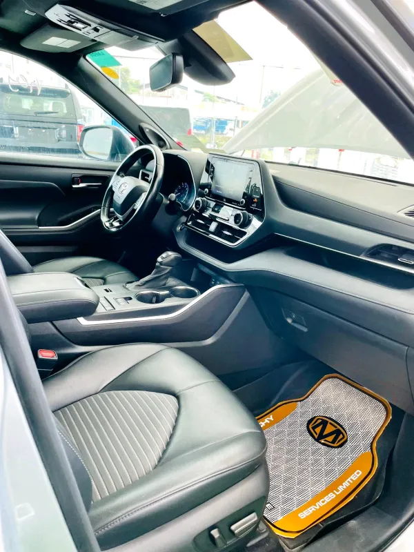 Thumbnail 10 of 2022 TOYOTA Highlander XSE