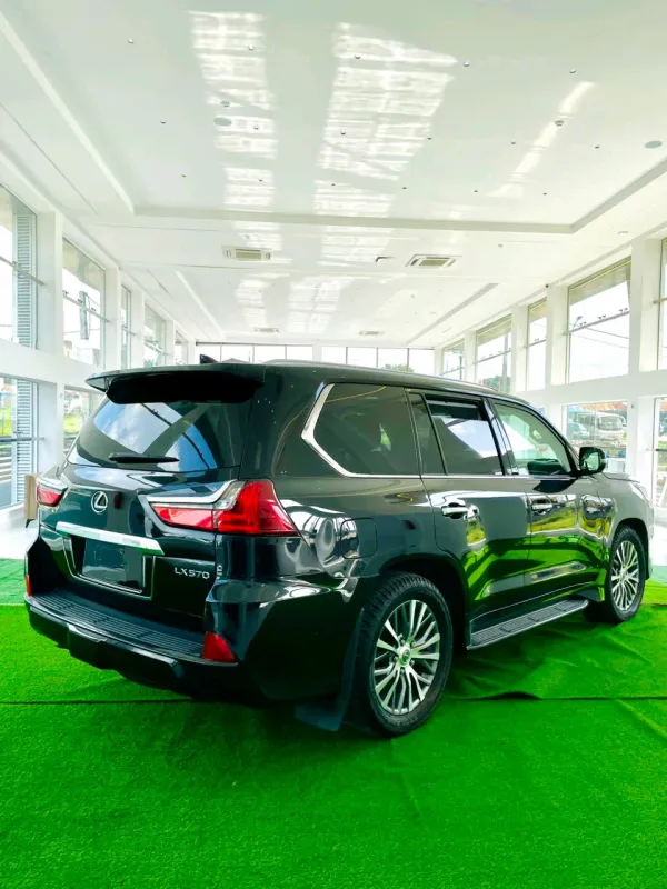 Thumbnail 2 of 2018 LEXUS LX LX570