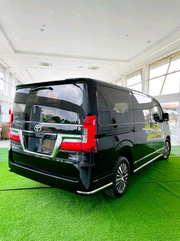 Thumbnail 2 of 2022 TOYOTA HiAce