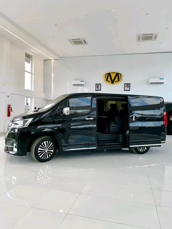 Thumbnail 6 of 2022 TOYOTA HiAce