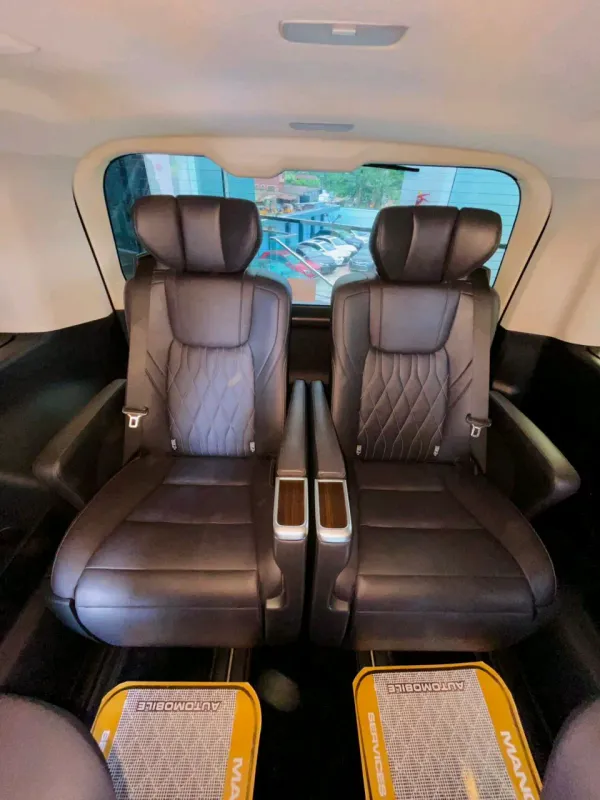 Thumbnail 8 of 2022 TOYOTA HiAce