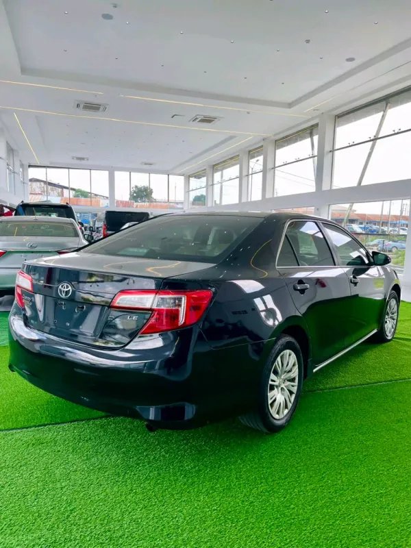 Main image of 2012 TOYOTA Camry LE