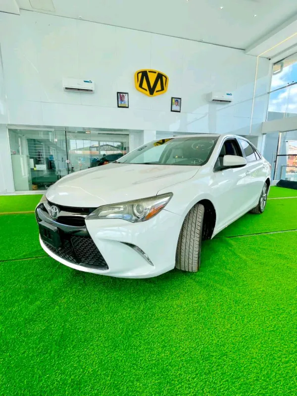 Main image of 2016 TOYOTA Camry SE