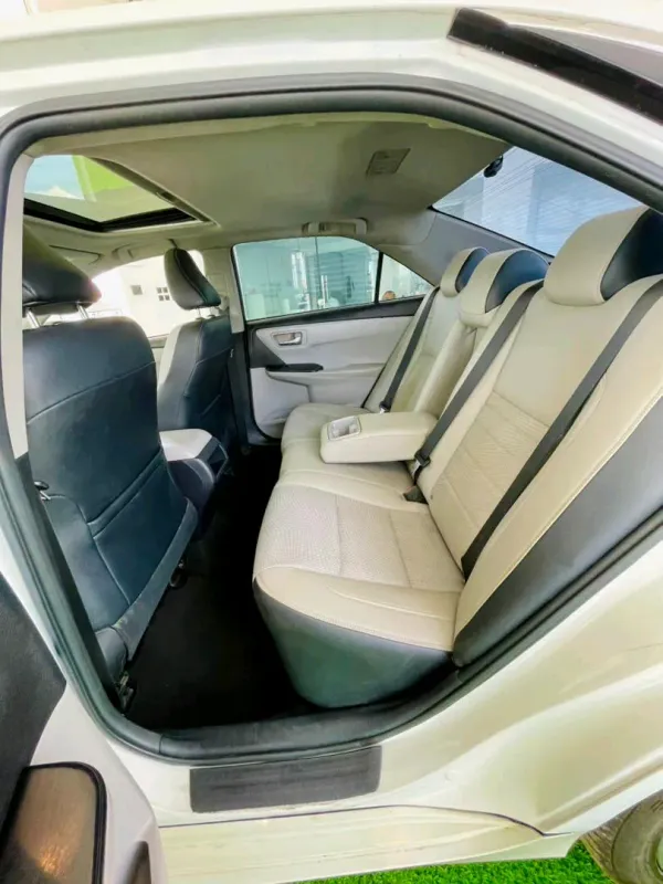 Thumbnail 4 of 2016 TOYOTA Camry SE