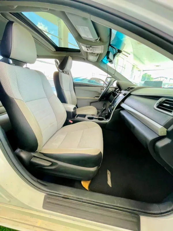 Thumbnail 5 of 2016 TOYOTA Camry SE