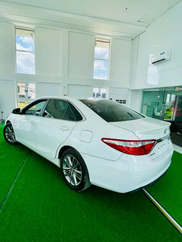 Thumbnail 7 of 2016 TOYOTA Camry SE