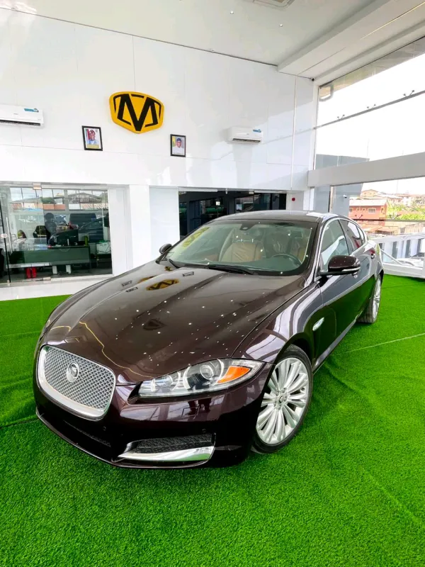 Main image of 2012 JAGUAR XF XF