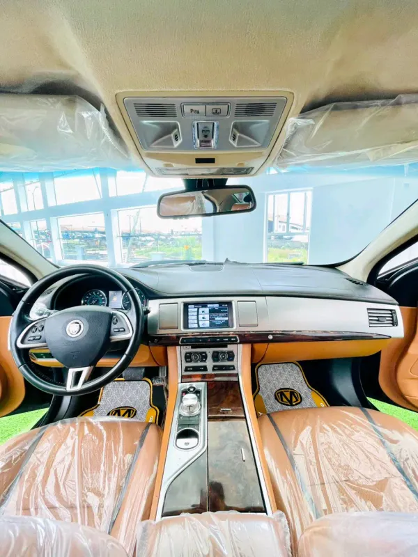 Thumbnail 4 of 2012 JAGUAR XF XF