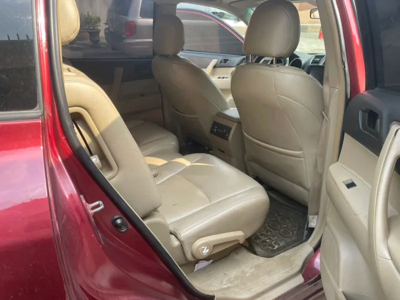 Thumbnail 2 of 2010 Toyota Highlander limited