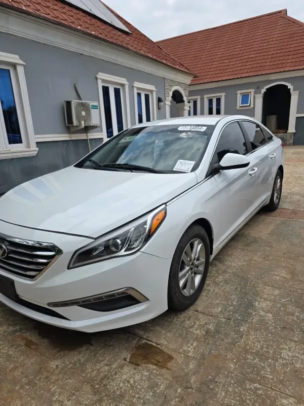 Thumbnail 2 of 2015 Hyundai Sonata