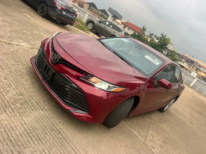 Thumbnail 2 of 2020 Toyota Camry LE