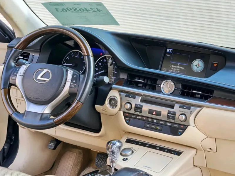 Thumbnail 4 of 2014 LEXUS ES