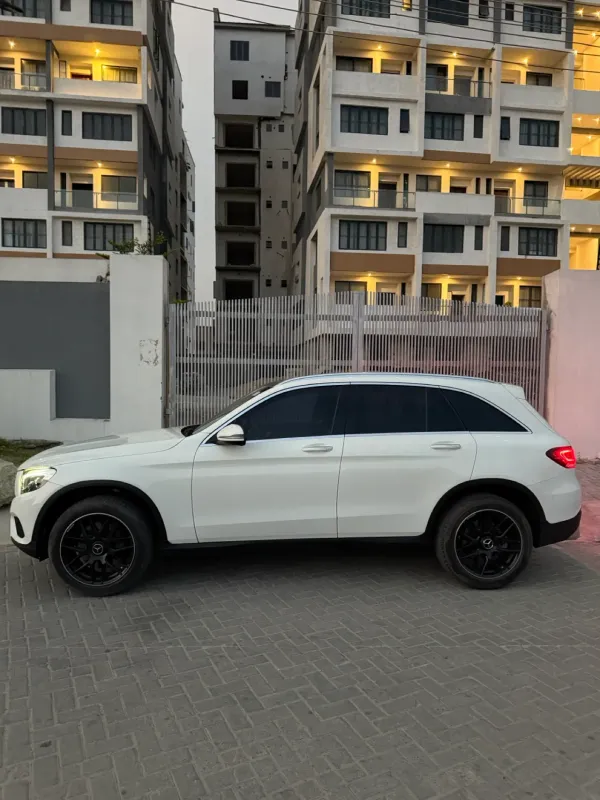 Thumbnail 2 of 2016 MERCEDES-BENZ GLC-Class