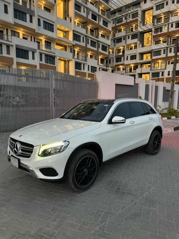Thumbnail 4 of 2016 MERCEDES-BENZ GLC-Class