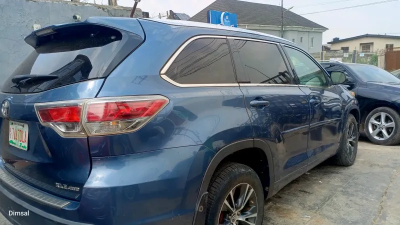 Thumbnail 2 of 2016 Toyota Highlander XLE