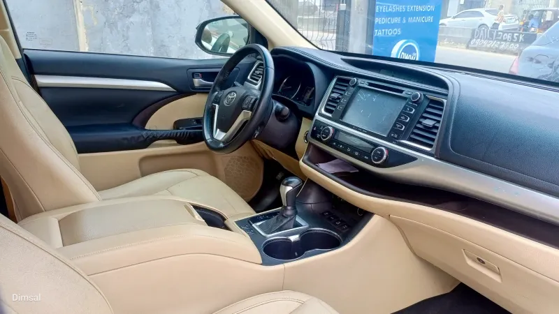 Thumbnail 3 of 2016 Toyota Highlander XLE