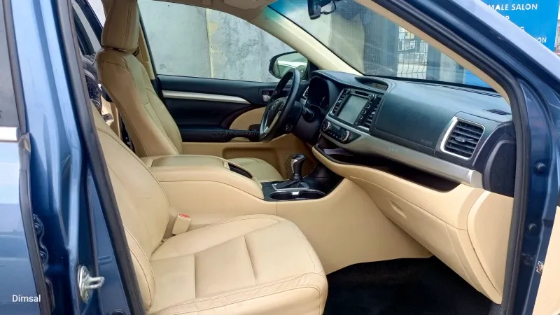 Thumbnail 4 of 2016 Toyota Highlander XLE