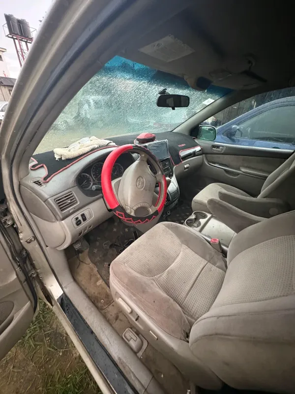 Thumbnail 2 of 2004 TOYOTA Sienna